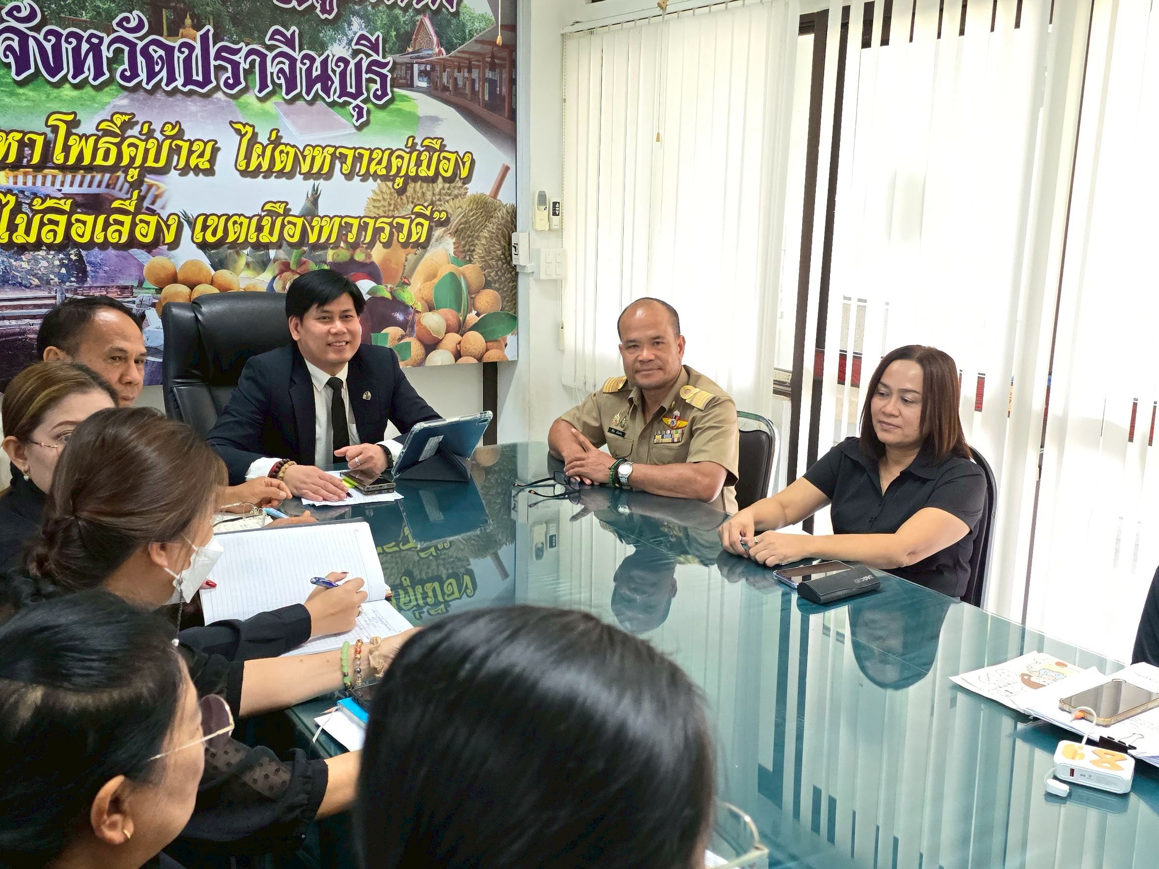 title - วันที่ 19 มกราคม 2568 เวลา 13.00 น. นายวิทูล ประดิษฐบุญ ปฏิรูปที่ดินจังหวัดปราจีนบุรี พร้อมด้วยเจ้าหน้าที่  ทุกกลุ่ม/ฝ่าย  เข้าร่วมประชุมสำนักงาน ประจำเดือนมกราคม และมอบนโยบาย  ขับเคลื่อนงานตามนโยบายประจําปีงบประมาณ 2569 พร้อมทั้ง ต้อนรับสมาชิกใหม่ 